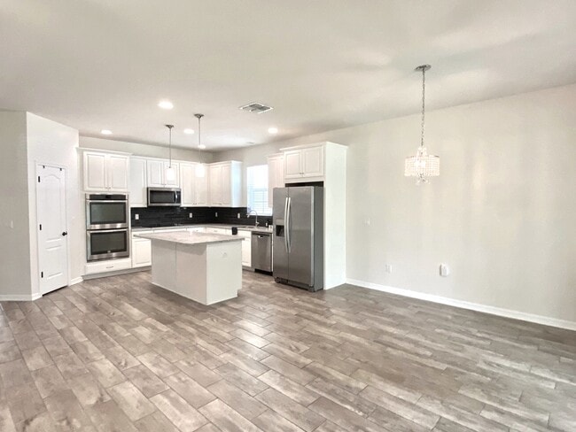Foto del edificio - 15575 Hamlin Blossom Ave