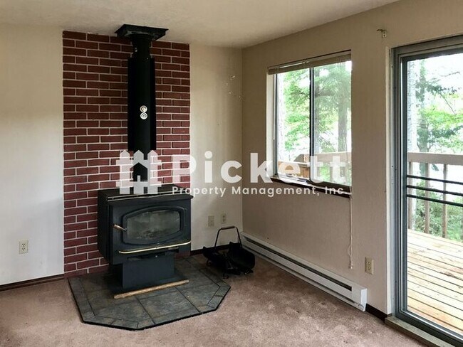Building Photo - 2 Bed Waterfront Cabin on Lake Symington