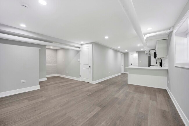 Foto del edificio - 2105 W Eastwood Ave