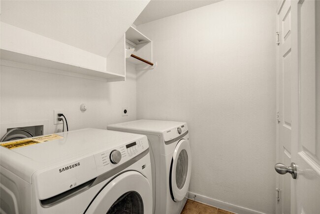 Foto del edificio - 6007 Dover Creek Ln