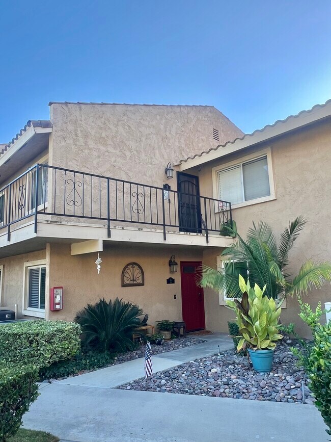 Foto del edificio - 24319 Canyon Lake Dr N