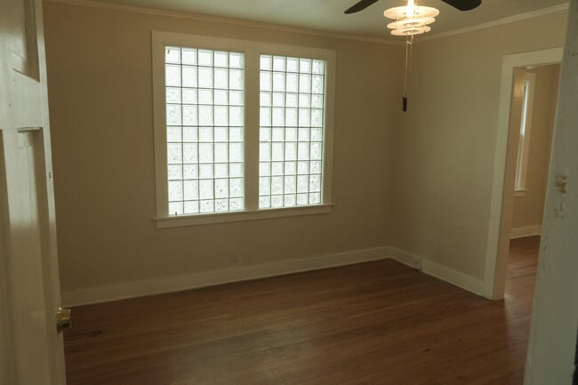 Building Photo - 831 Ashland St