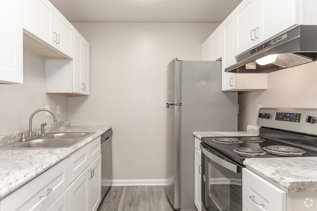 1BR, 1BA - 645SF Azalea Renovado - Cocina - Crosswinds Apartments