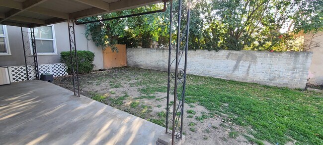 Foto del edificio - 2620 Truxtun Ave