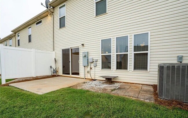 Building Photo - Gated Community