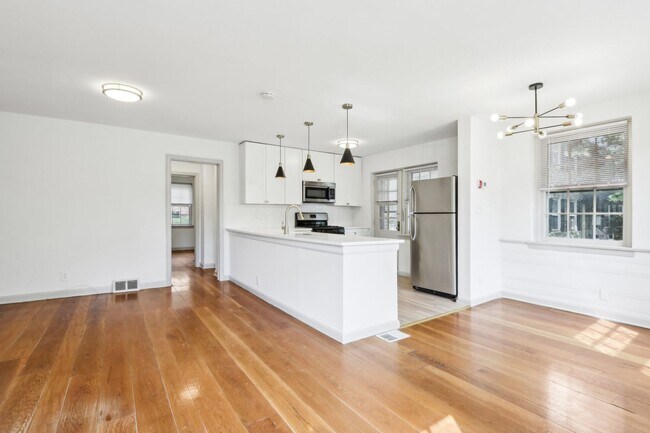 Foto del edificio - 2911 Woodpipe Ln