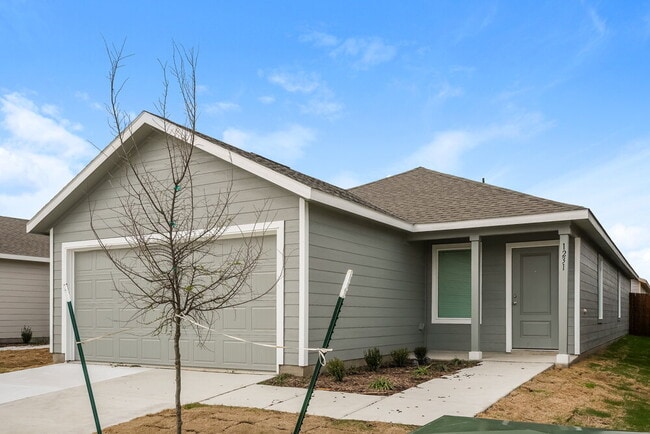 Building Photo - 1231 Maple St