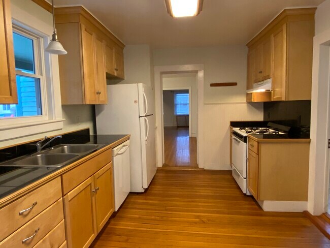 Building Photo - 53 Middle St