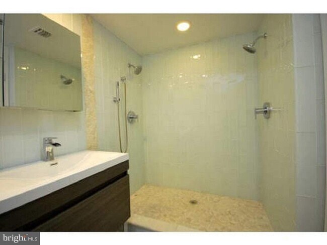 Foto del edificio - 726 Market St