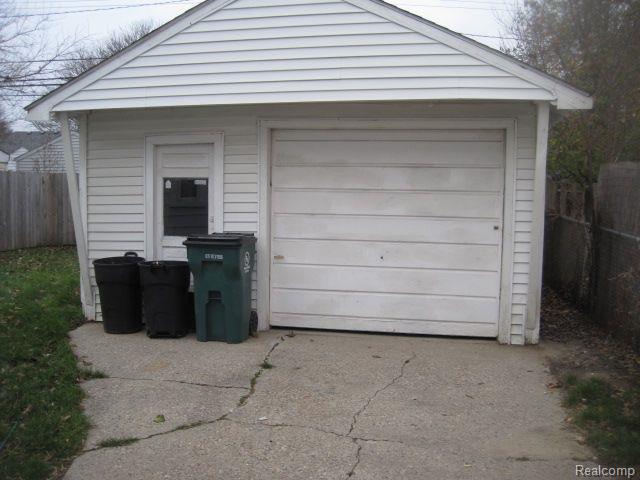 Building Photo - 516 S Stephenson Hwy