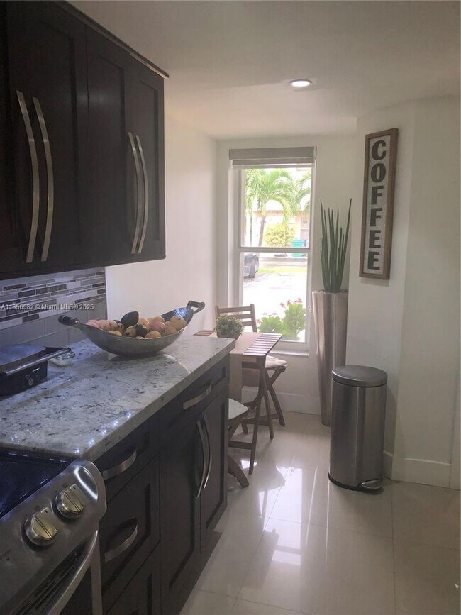 Foto del edificio - 1155 NW 123rd Ct