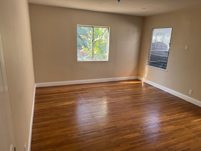 Master Bedroom 1 with bathroom - 10821 Otsego St