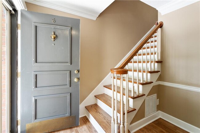 Building Photo - 1620 Briarcliff Pl NE