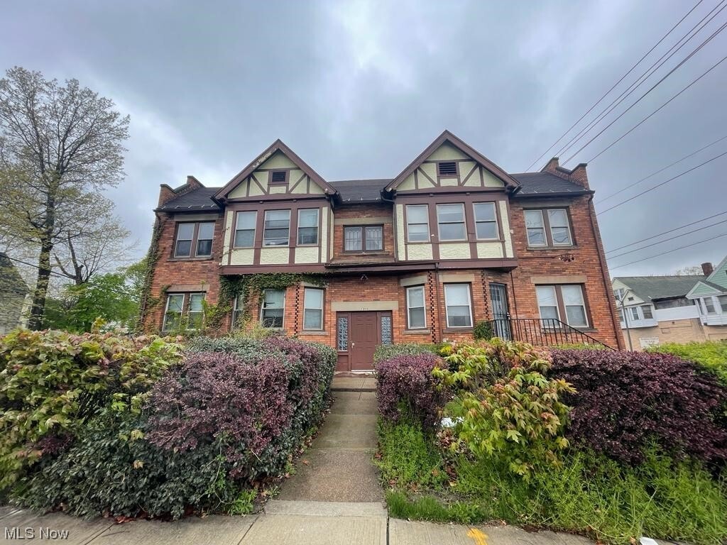Primary Photo - 8440 Superior Ave