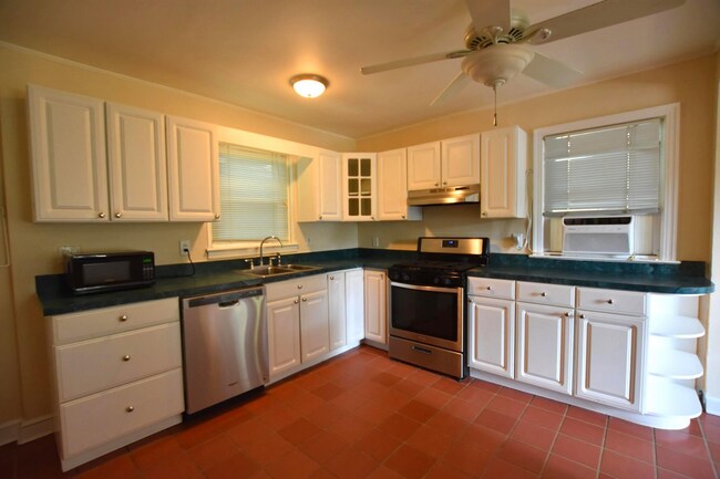 Foto del edificio - Cozy Cape Cod in Silver Spring's WOODMOOR ...