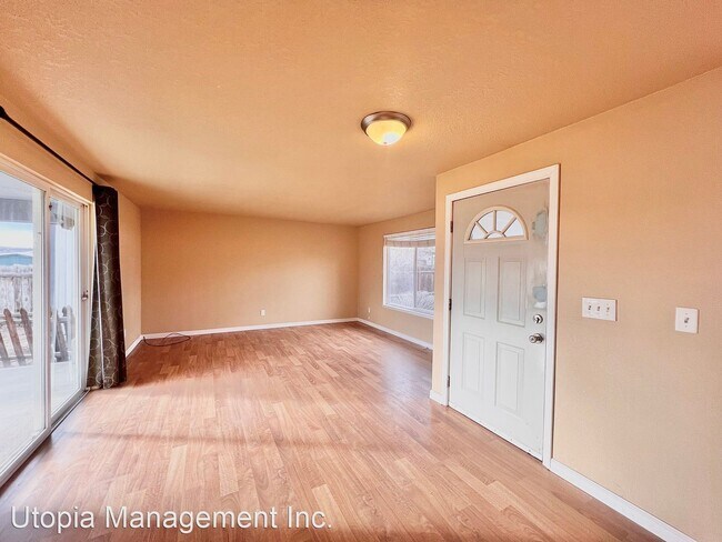 Foto del edificio - 2 br, 1 bath House - 310 NE Mariposa Ave
