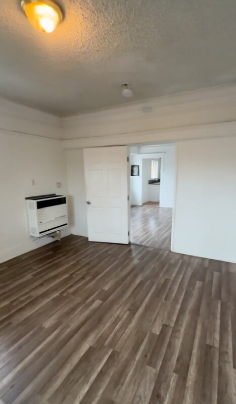 Building Photo - 822 W 42nd Pl