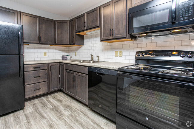 2BR, 1BA - 875 SF - Kitchen - Wiman Gardens Apartments