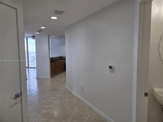Foto del edificio - 1050 Brickell Ave