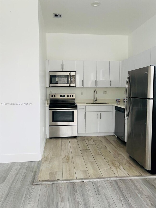 Foto del edificio - 1329 NE 110th Terrace