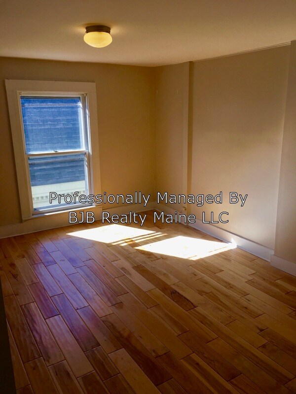 Building Photo - 126 Emery St