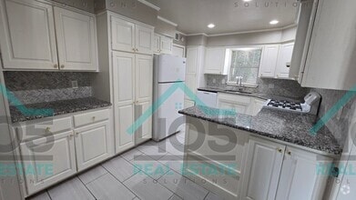Building Photo - 2500 N Towry Dr
