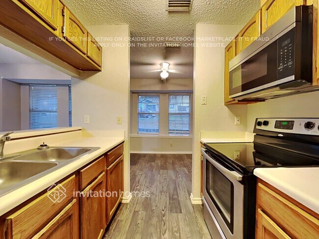 Building Photo - 2506 High Hollow Dr