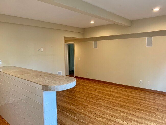 Building Photo - 199 San Bernabe