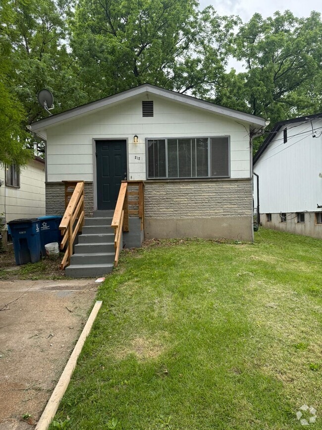 Building Photo - 212 Becker Dr