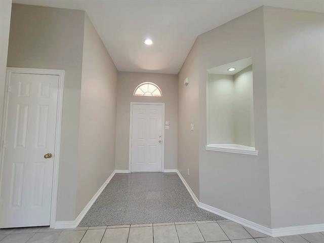 Building Photo - 1144 San Saba Dr