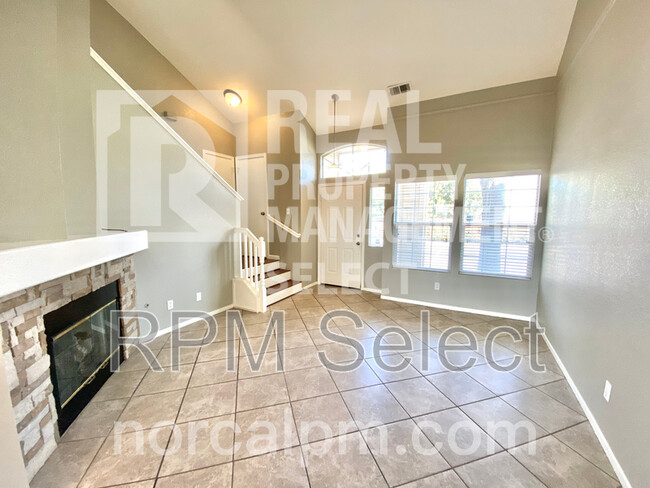 Foto del edificio - 8212 Shannon Oak Ln