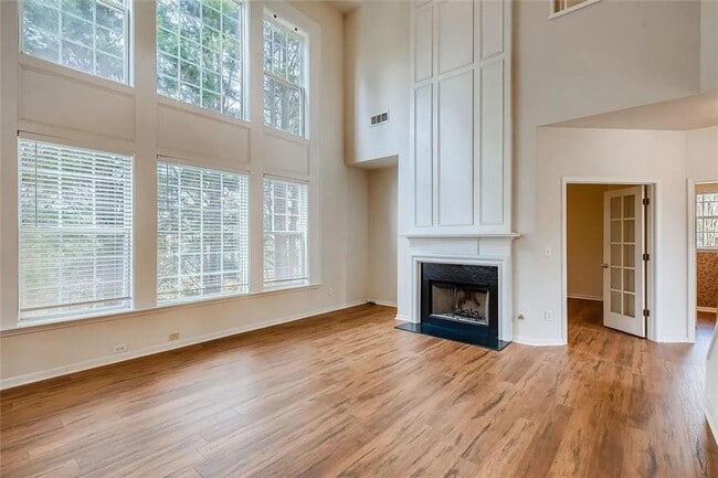 Building Photo - 520 Midhurst Pl