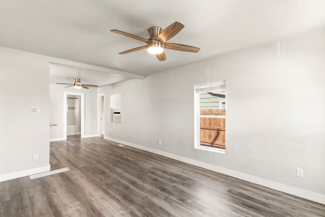 Building Photo - 112 S 10th St