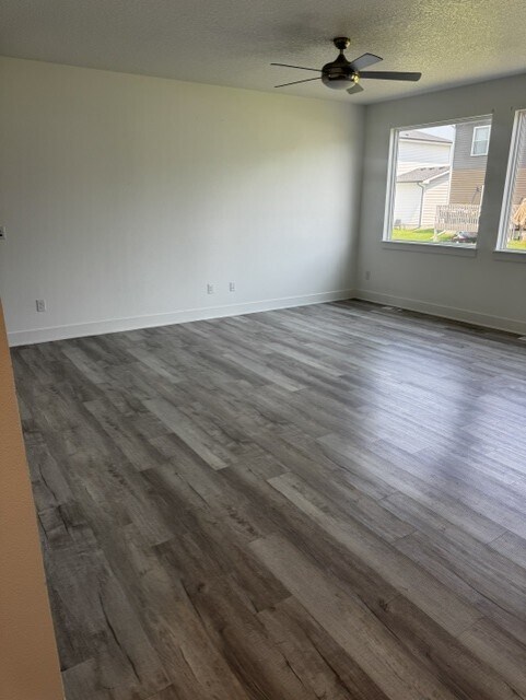 Foto del edificio - 619 NE Oak Ridge Dr