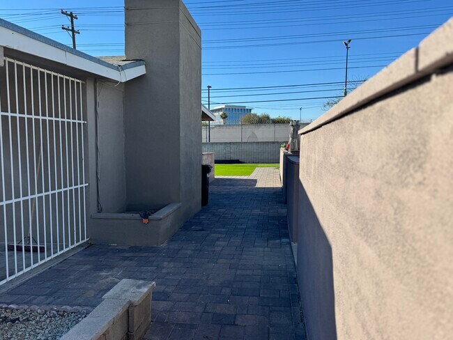 Foto del edificio - 2241 N Carroll St