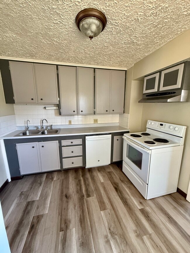 Kitchen - 14119 E 8th Ave
