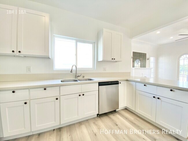 Foto del edificio - 2837 S Bronson Ave