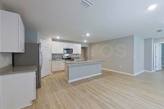 Building Photo - 357 Monarch Ln