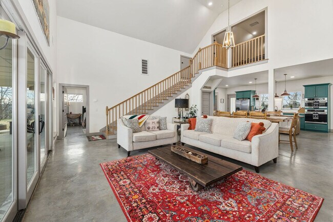 Foto del edificio - 149 NW Campbell Loop