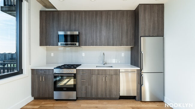 Building Photo - 824 E New York Ave