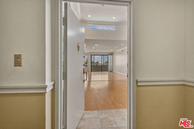 Foto del edificio - 4443 Ventura Canyon Ave