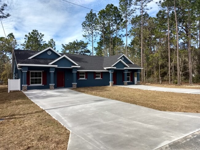 Double Car Driveway - 9278 N Travis Dr