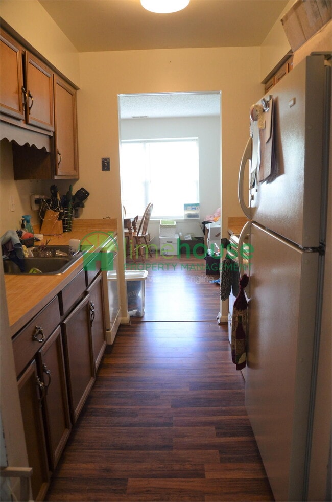 Building Photo - 1318 River Birch Run S