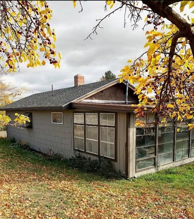Building Photo - 269 Hot Springs Rd