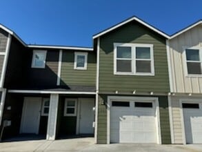 Building Photo - 1663 NE 8th St