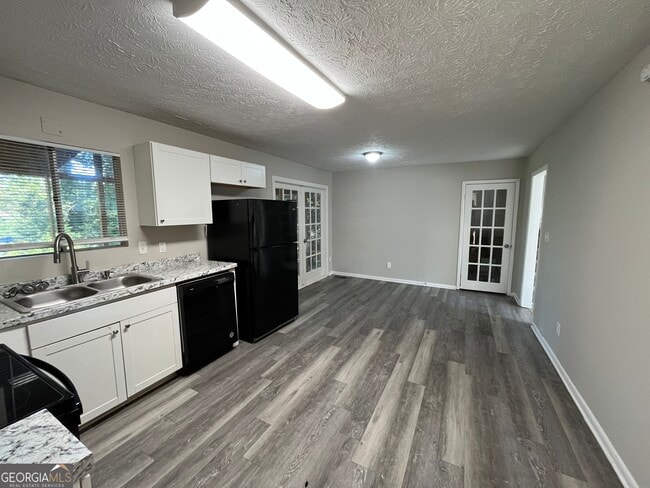 Building Photo - 6653 Bedford Rd