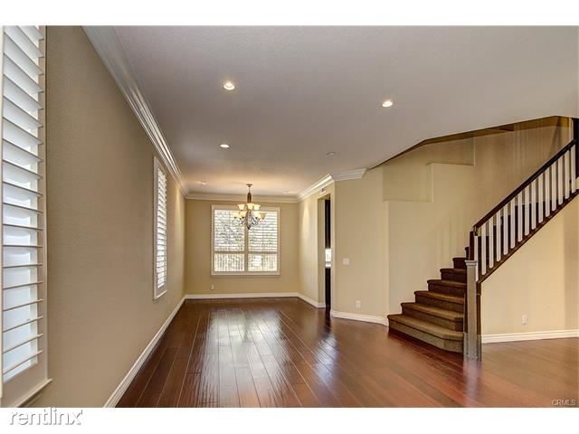 Primary Photo - 17 Solitaire Ln