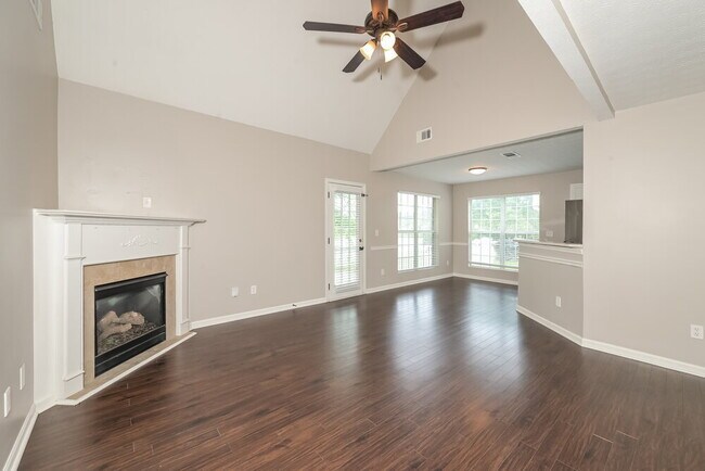 Building Photo - 163 Roosevelt Blvd