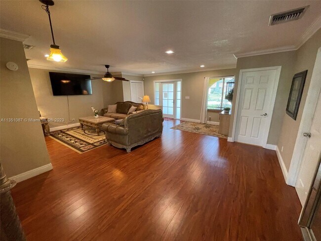 Building Photo - 4650 SW 110th Ave