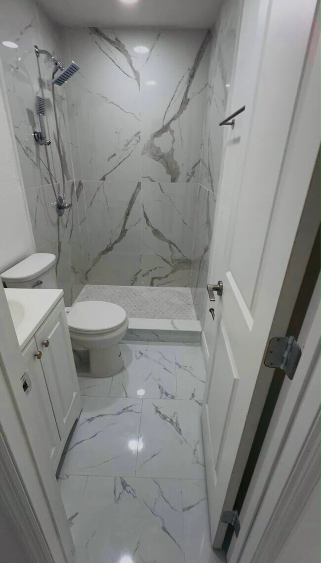 Baño - 4432 Perch St